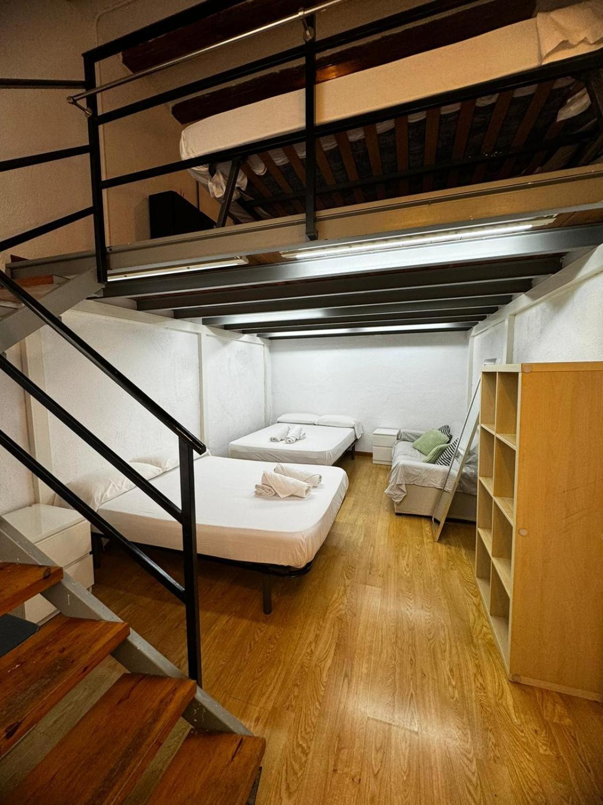 Habitacion Para Grupos Y Familias Hasta 8 바르셀로나 외부 사진